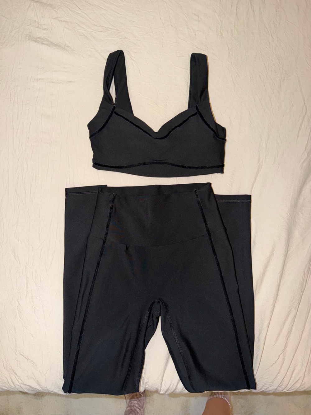 Women's Black Seam-Detail Sports Bra - Supportive Everyday Performance